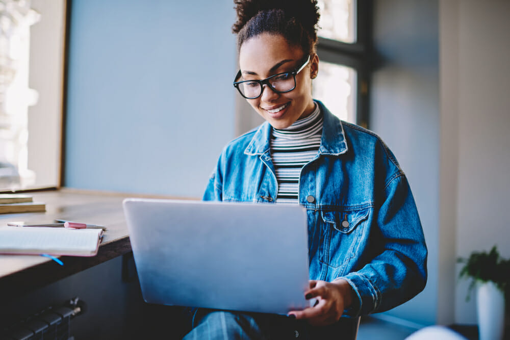 This 30-Day Course Will Help You Earn a Living Online as a Freelance Writer