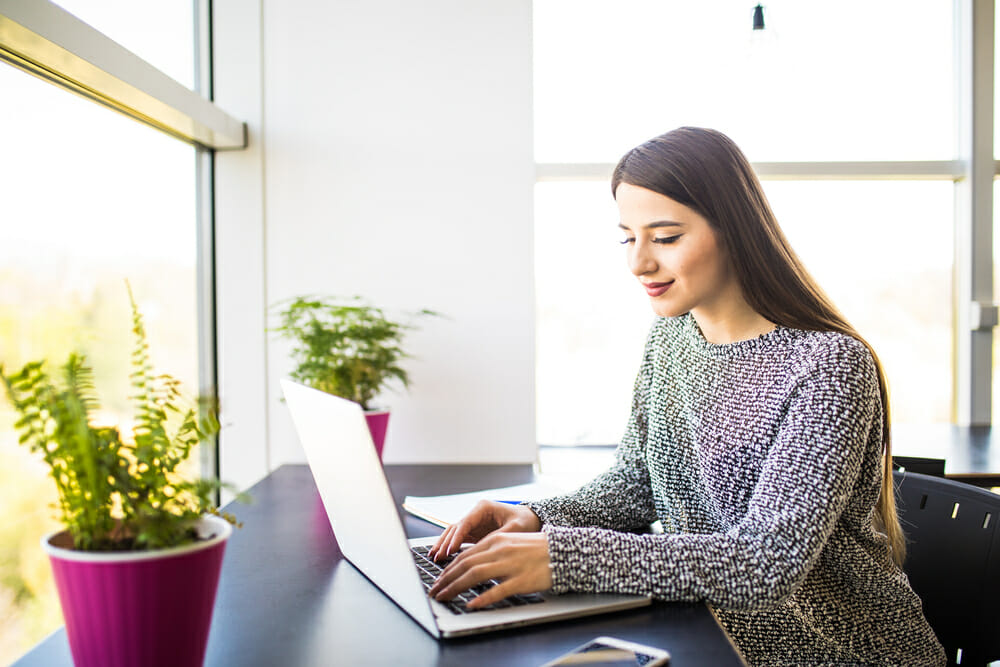 This Working Mom Wanted to Earn $100,000/Year From Writing. Here’s How She Did It