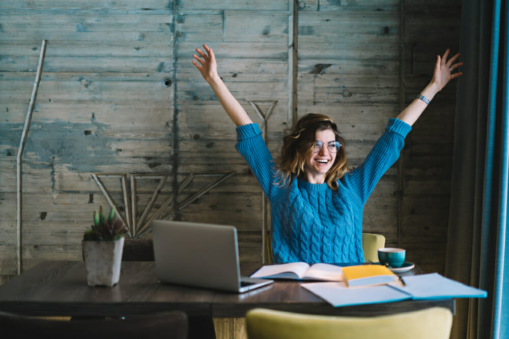 It Took Almost a Decade for This Freelance Writer to Earn $100,000/Year. Here’s How She Did It
